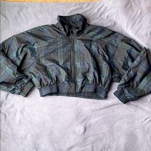Cropped wind breaker